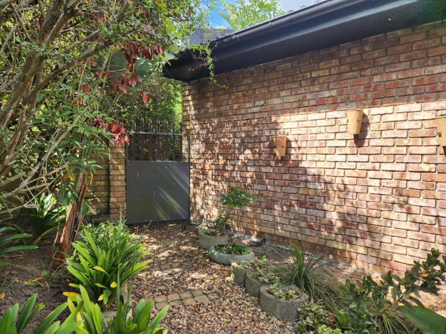 5 Bedroom Property for Sale in Loerie Park Western Cape